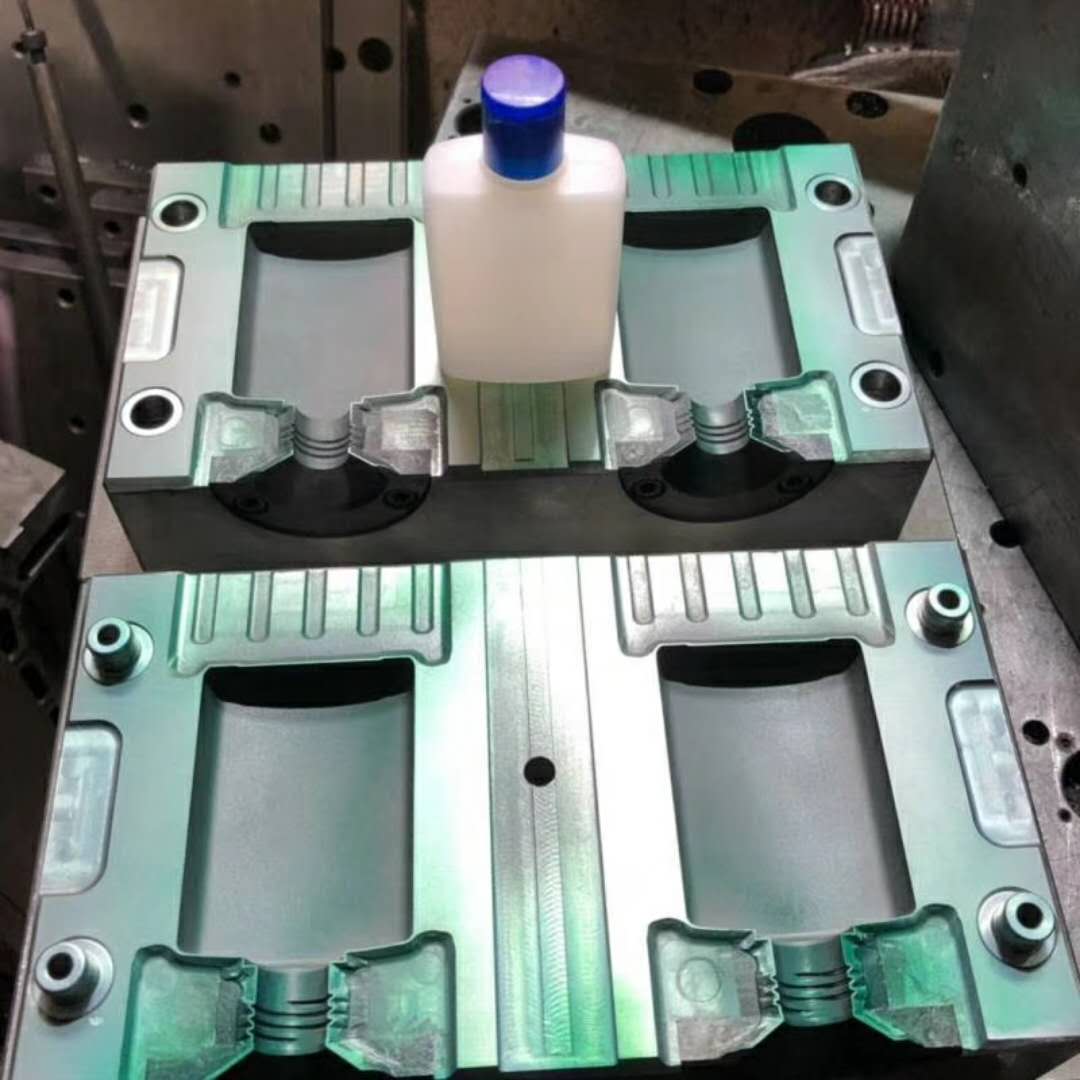 Plastic Blow Molding for Laundry Detergent Packing2.jpg